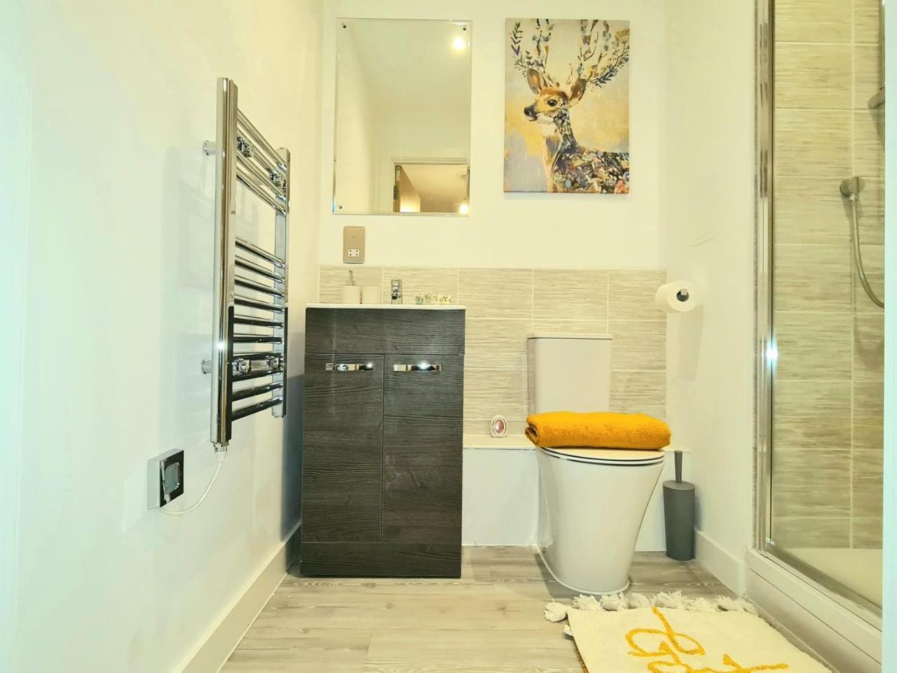 Exquisite Cosy 2-Bed Apartment In Salford Mánchester Exterior foto